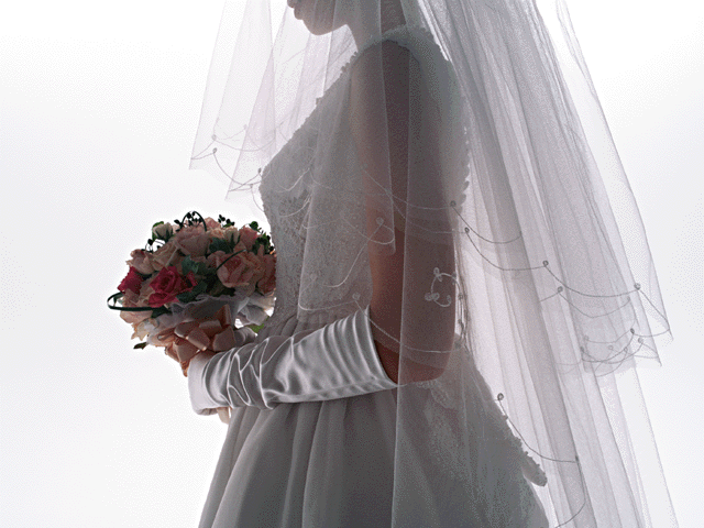 横を向いている花嫁