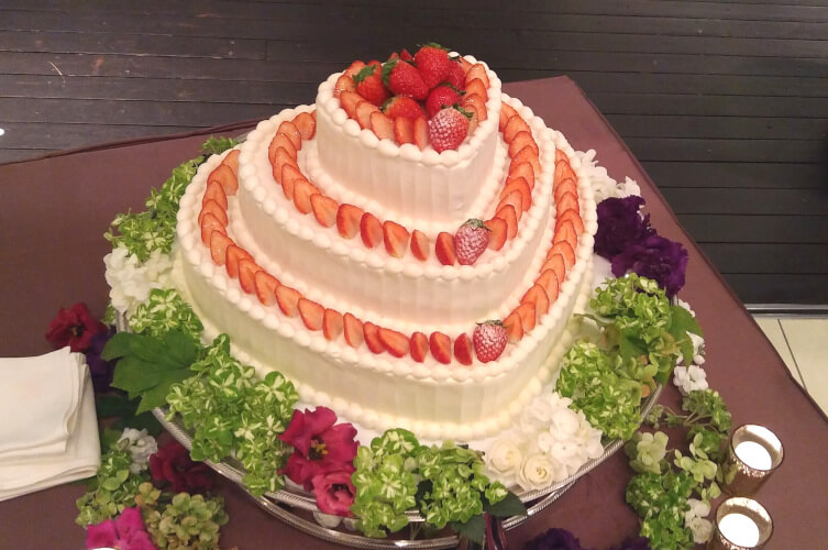 ハート形のウェディングケーキ