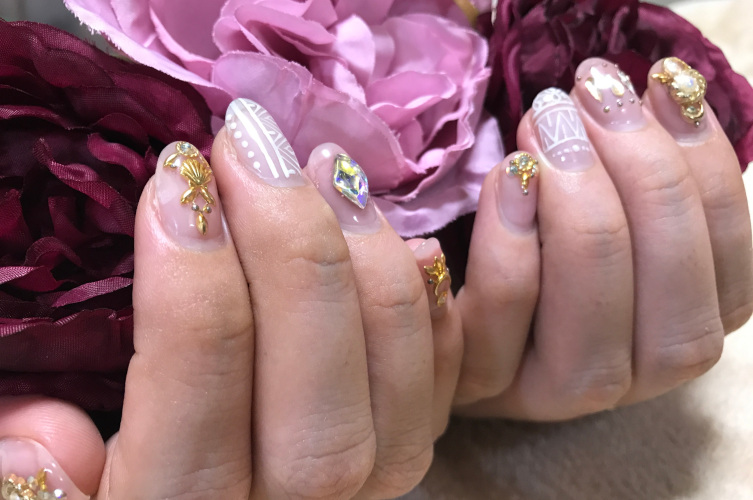 ピンクのネイル